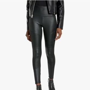 Andrew Marc Pleated Legging Size Medium